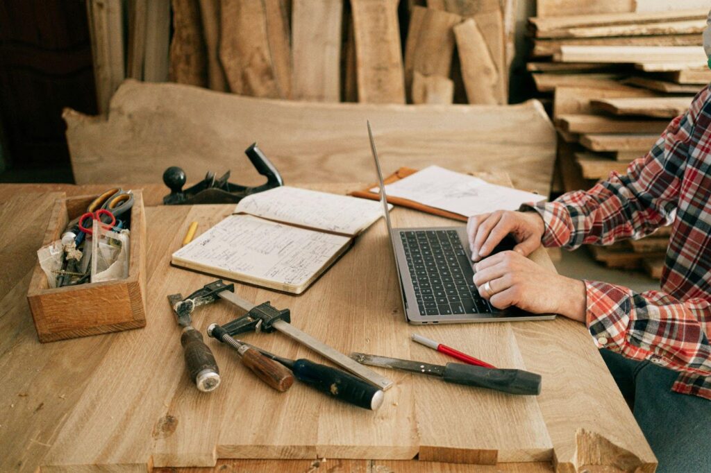 DIY vs Hiring a Carpenter
